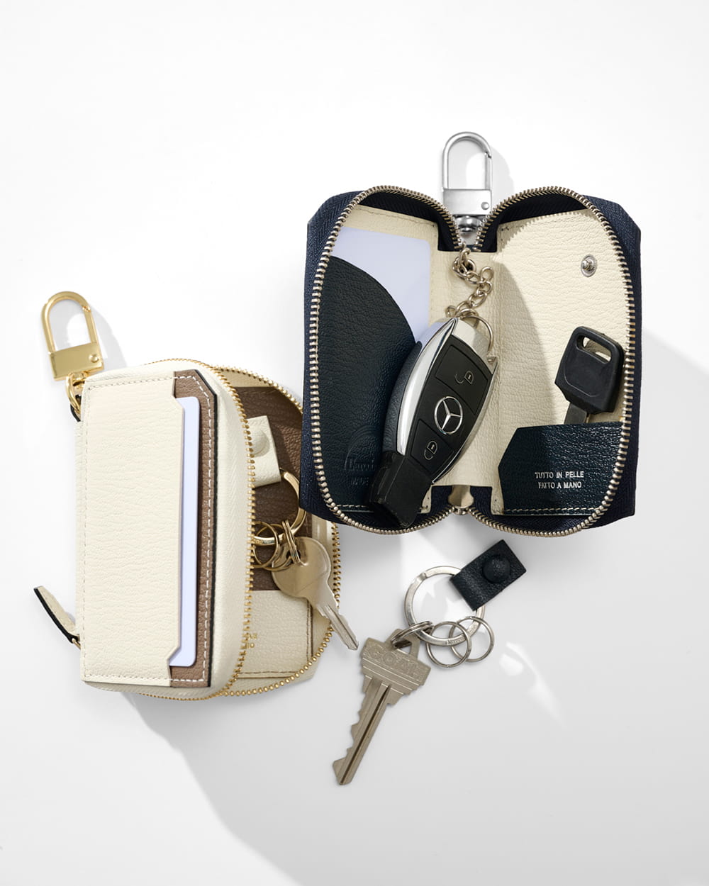 日常の鍵とカード、ひとつにまとめる安心感。スマートWキーケース