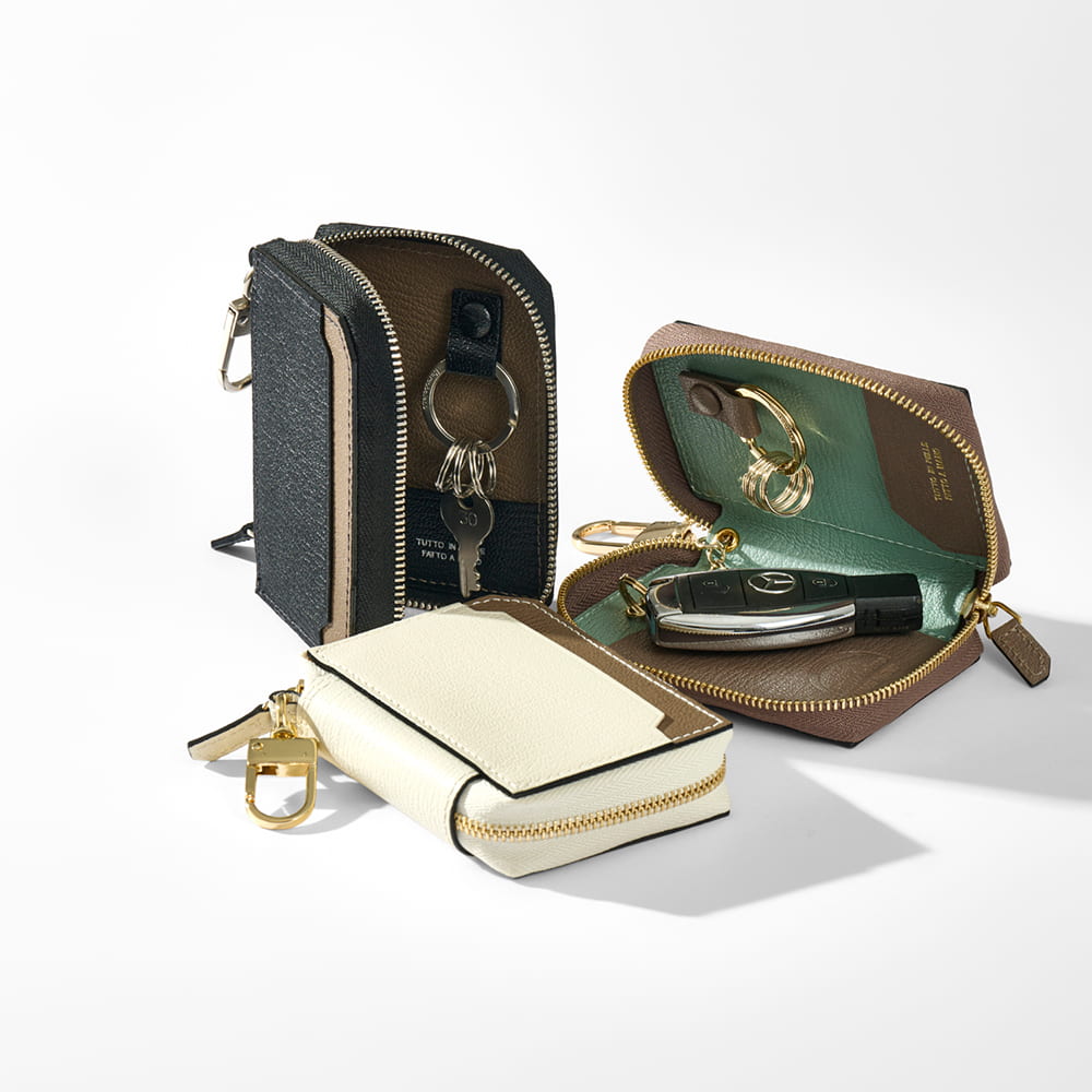 日常の鍵とカード、ひとつにまとめる安心感。スマートWキーケース